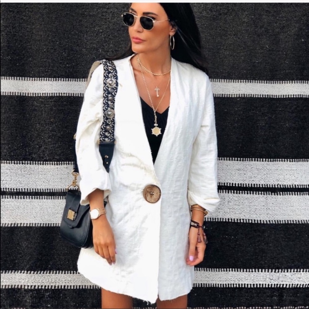 •SOLD• BLOGGER FAVORITE ZARA JACQUARD GARMENT COAT - Picture 8 of 8